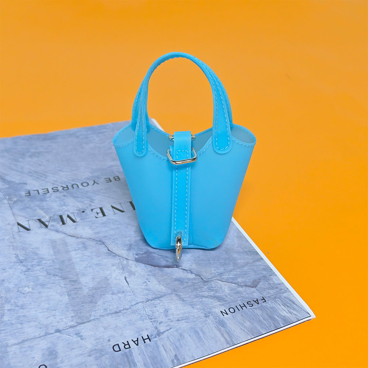 PVC Mini Bucket Bag – Jelly Coin Purse with Keychain Pendant, Cute Transparent Shoulder Bag for Small Essentials and Decorative Use