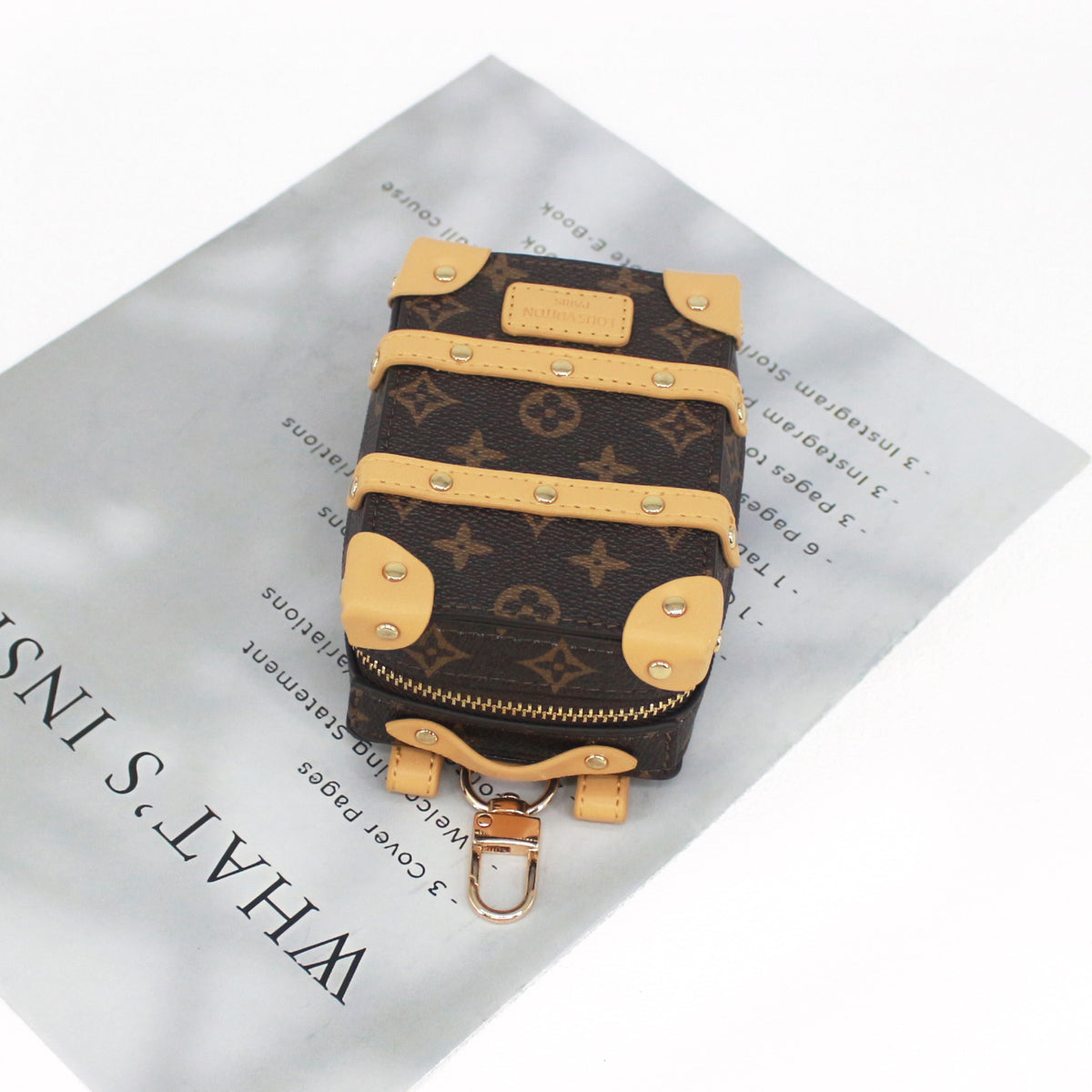 Chic Mini Suitcase Handbag – Retro Trunk-Style Crossbody Purse for Girls, Adorable Small Bag That Complements Any Outfit