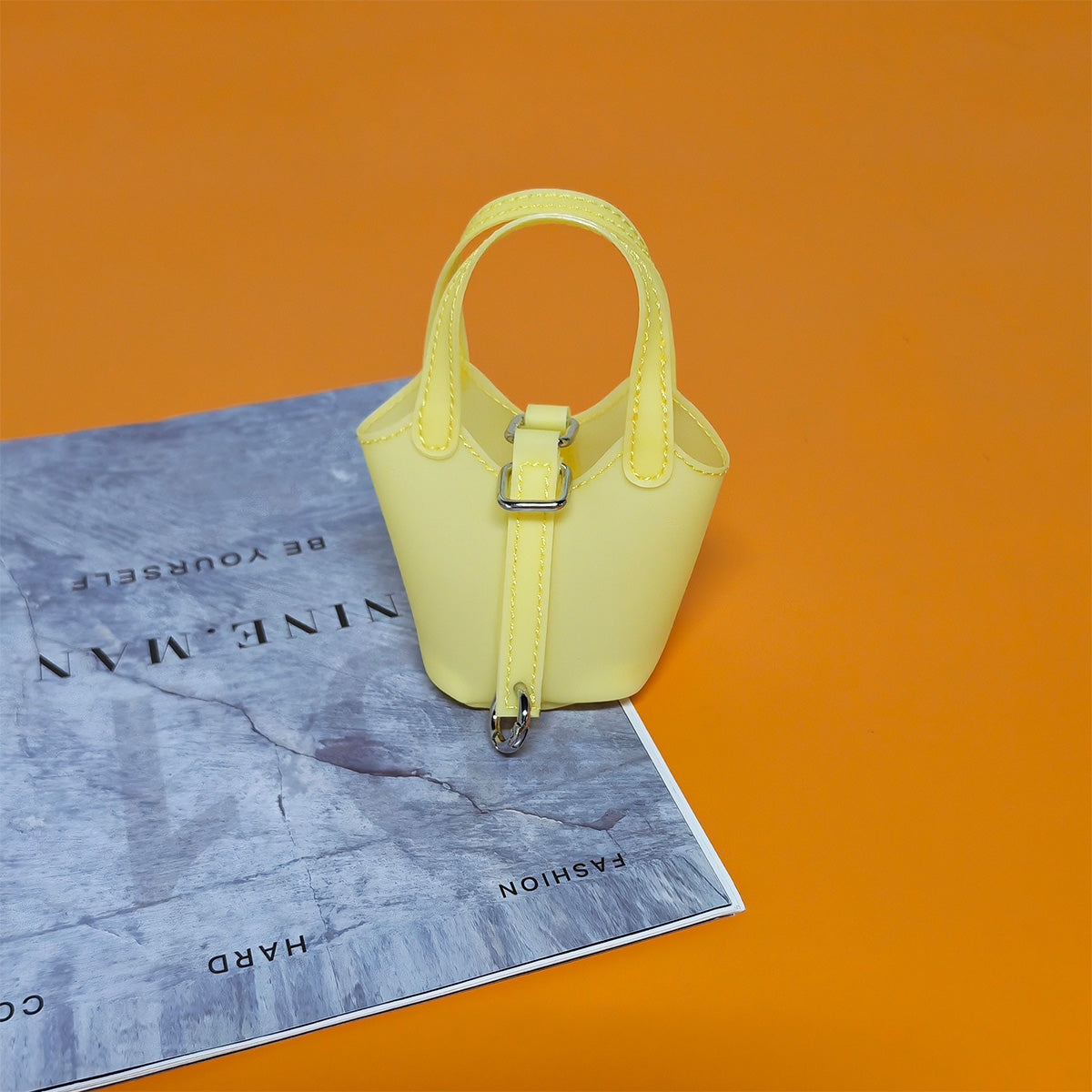 PVC Mini Bucket Bag – Jelly Coin Purse with Keychain Pendant, Cute Transparent Shoulder Bag for Small Essentials and Decorative Use