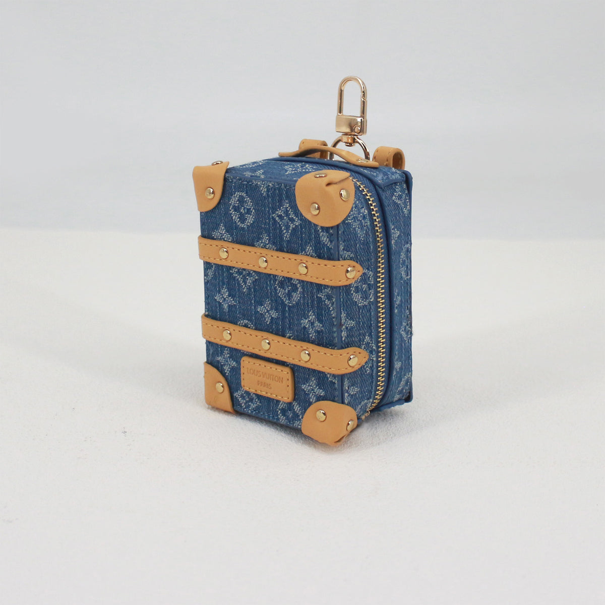 Chic Mini Suitcase Handbag – Retro Trunk-Style Crossbody Purse for Girls, Adorable Small Bag That Complements Any Outfit