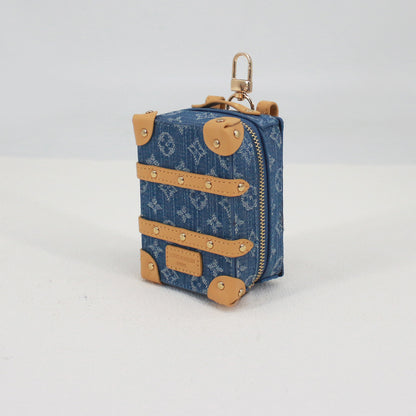 Chic Mini Suitcase Handbag – Retro Trunk-Style Crossbody Purse for Girls, Adorable Small Bag That Complements Any Outfit